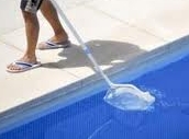 Ruční čištění bazénů